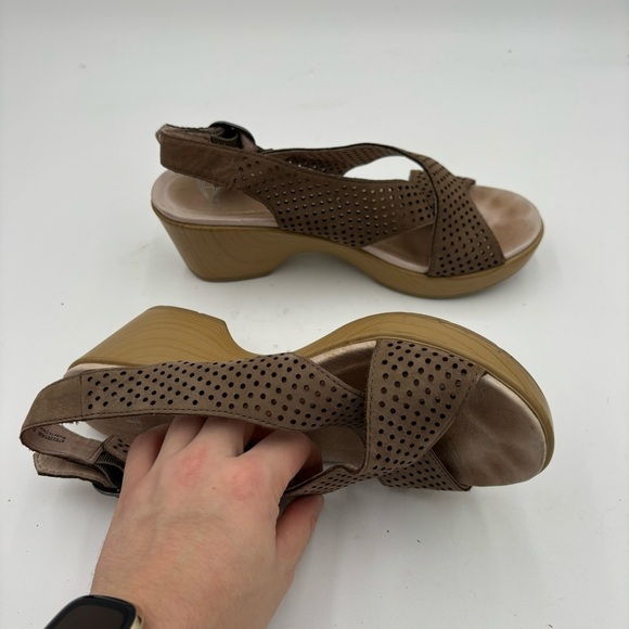Dansko Women’s 39 Walnut Nubuck Leather Jacinda Perforated Slingback Sandals - Picture 6 of 6